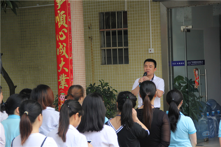 胡燕林總經理鼓勵我們只有不斷學習進步，我們“東晟人”才是“地表最強”者。而在這次的分享中最讓我們印象最深就是“藍絲帶”所帶給我們的愛與感恩！
